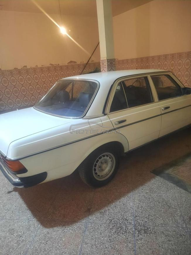 سيارة 240D  في حالة جد جيدة 