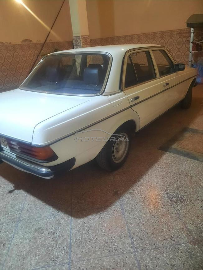 سيارة 240D  في حالة جد جيدة 