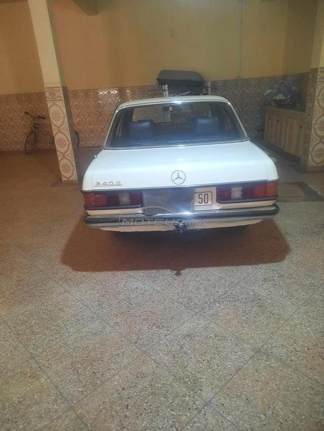 سيارة 240D  في حالة جد جيدة 