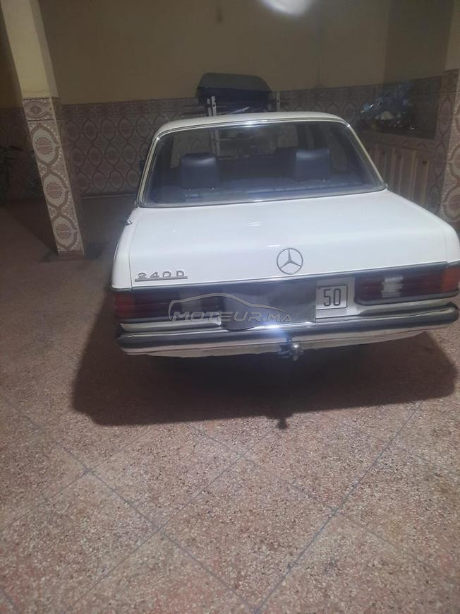 سيارة 240D  في حالة جد جيدة 