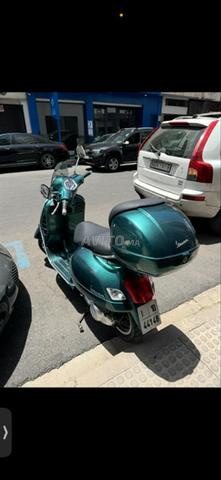 VESPA 300 couleur unique - 2