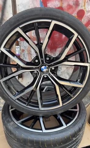 جنوط BMW مقاس 19 بوصة للبيع مع إطارات
