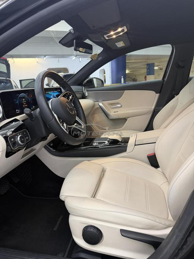 Mercedes benz 200d propre et fiable 