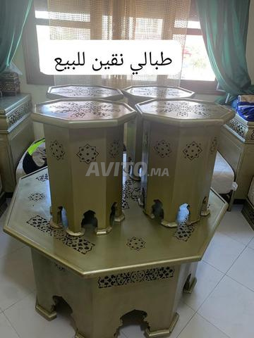 Grande table et 4 petites tables à vendre