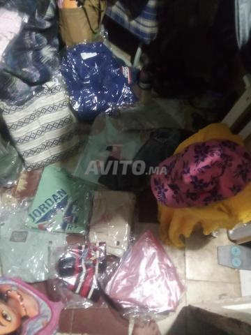 Hauts à 20 dh en gros et 40 dh en détail