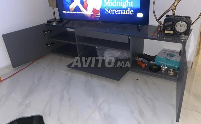 Télévision Intek 43 avec meuble - 2