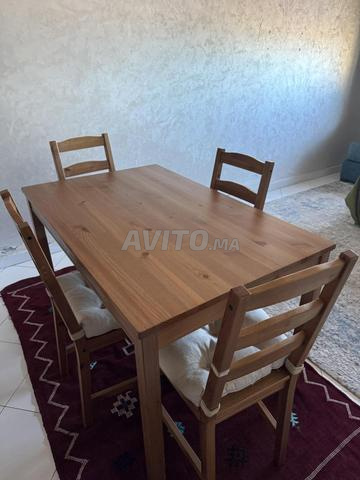 Table et 4 chaises, vernis effet pin naturel - 2
