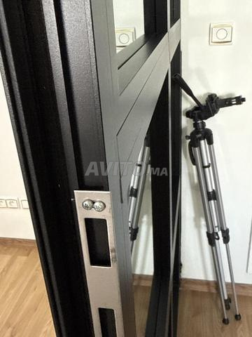 فاصل مزدوج من الألومنيوم Strugal مع باب - 2