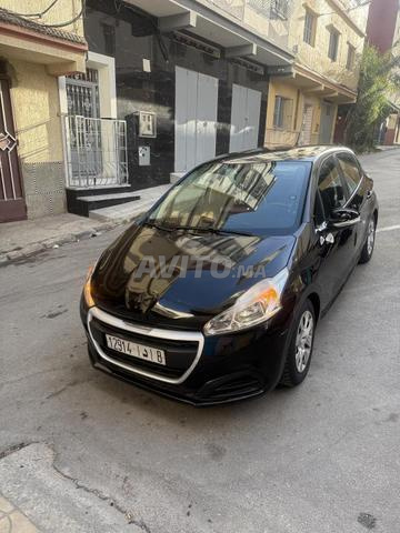 Peugeot 208 Essence Manuelle 2017 à Tanger