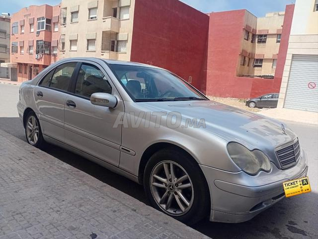Salut, très bonne voiture Mercedes C220 à vendre