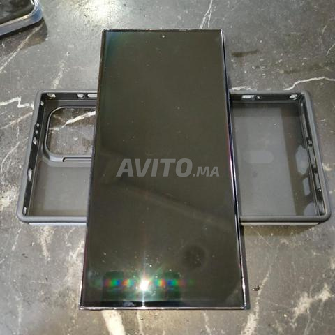 Téléphone propre avec sa boîte