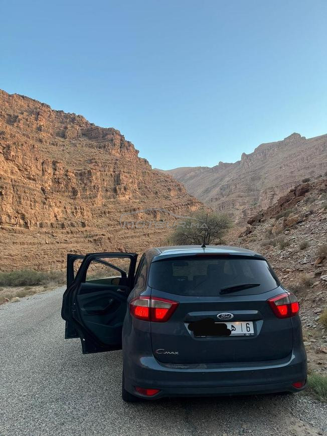 العيون الساقية الحمراء 