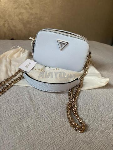 حقيبة GUESS NOELLE CROSSBODY CAMERA