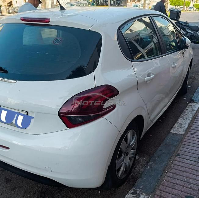Peugeot 208 mazout 6cv jamais accidenté de