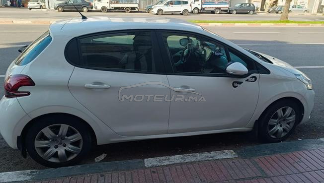 Peugeot 208 mazout 6cv jamais accidenté de