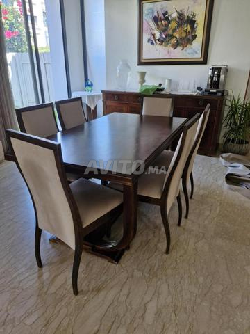 Vente d'une table à manger - 6 chaises et 1 buffet