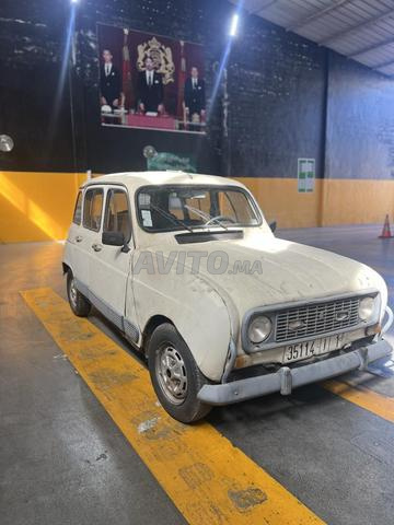 RENAULT R4