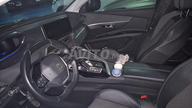 Belle voiture Peugeot 3008 à vendre