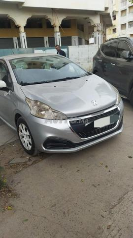 208 fin 2015 bon état disponible à Ouarzazate - 2
