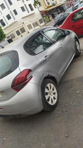 208 fin 2015 bon état disponible à Ouarzazate