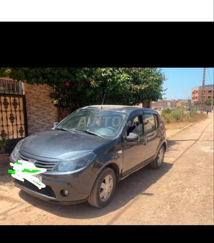 Dacia Sandero. Pour contact. - 2