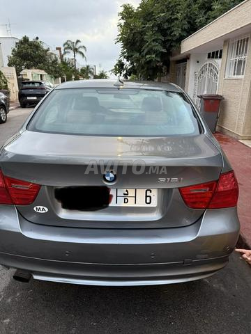 BMW الفئة الثالثة بنزين يدوية 2011 في الرباط