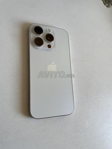 iPhone 15 pro blanc parfait état