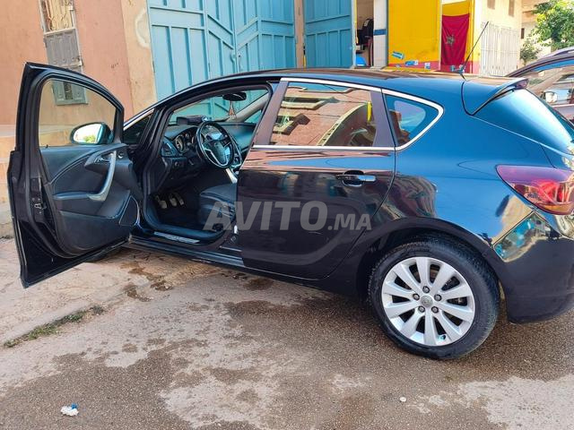 Opel Astra 2011 diesel full options - 2