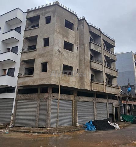 Maison commerciale à vendre sur trois étages