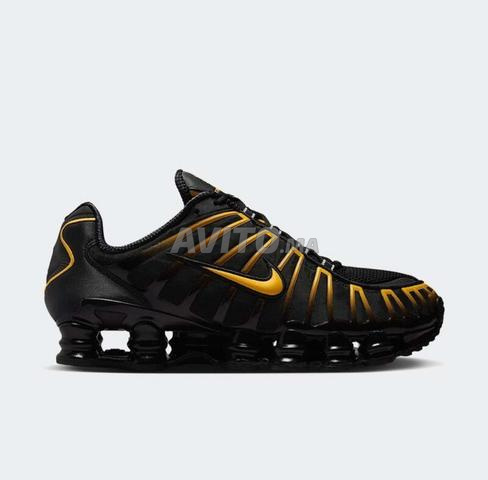 Nike Sportswear SHOX TL - Noir/University Gold - 2