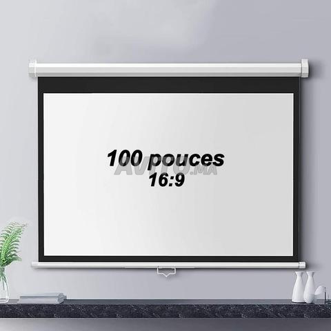 شاشة عرض يدوية 100 بوصة بصيغة 16:9