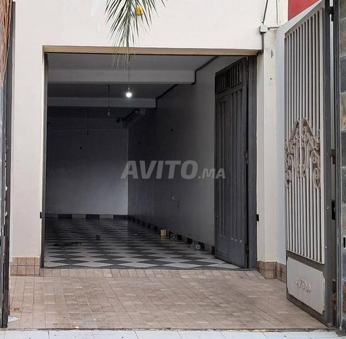 محل بمساحة 230 متر مربع (مرآب وميزانين) للإيجار - برانس - 2