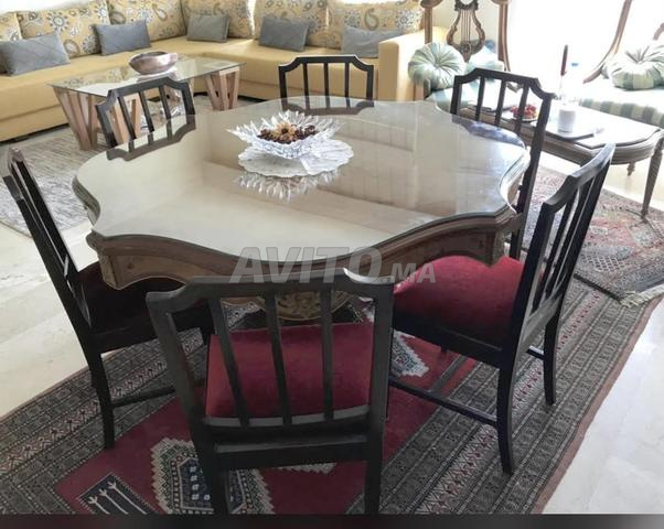 À vendre , Salle à manger avec chaises assorties