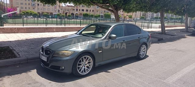 BMW Série 320i Essence Manuelle 2010 - 2