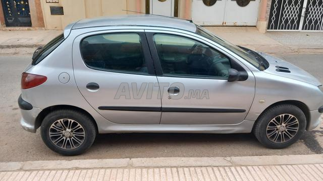 Peugeot 206 modèle mois 11 2003 - 2