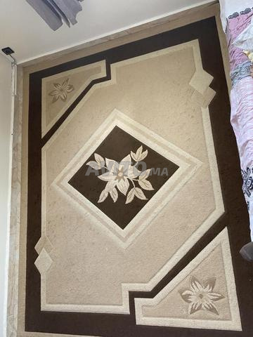 Élégant tapis floral beige et marron / tapis