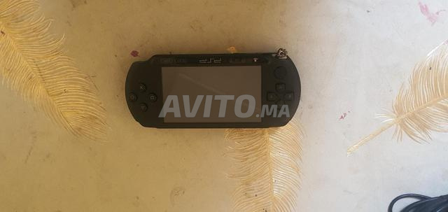 Playstation Portable avec jeux et accessoires - 2