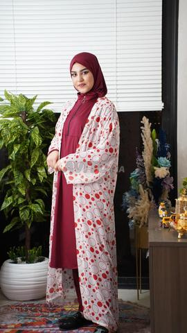 بوركيني أنيق وعصري بلون خمري مع كيمونو منقط – جديد