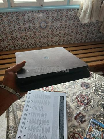 PLAYSTATION 4 SLIM - 2