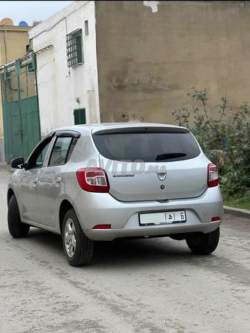 Dacia Sandero modèle 2015 mois 11, propre, peinture d'origine