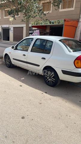 Renault Clio Essence Manuelle 2002 à Saidia