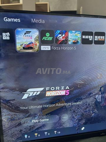 PS5 Standard, 2 Manettes et 6 Jeux. Excellent état. - 2