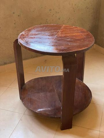 طاولة بتصميم خشبي صلب - 2