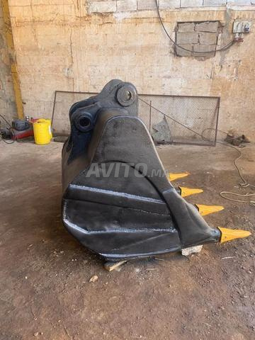 جرافة حفارات CAT 320 / 325