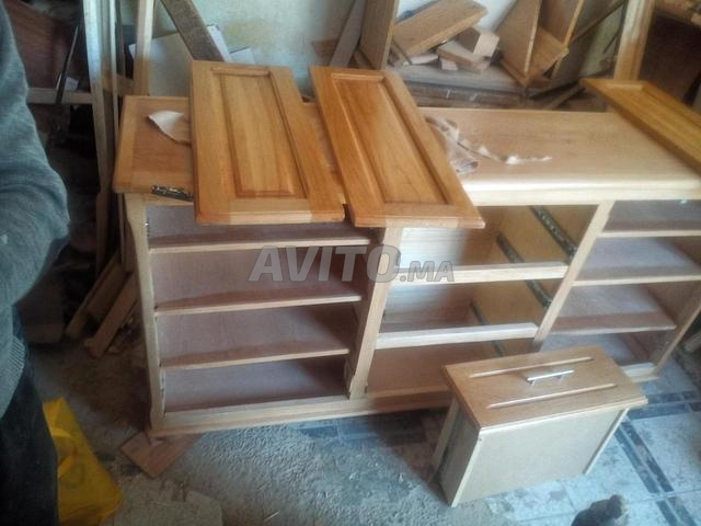 Menuiserie bois naturel et fabrication de meubles neufs sur mesure.