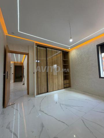 طابق فيلا شاغر // البستان - 2