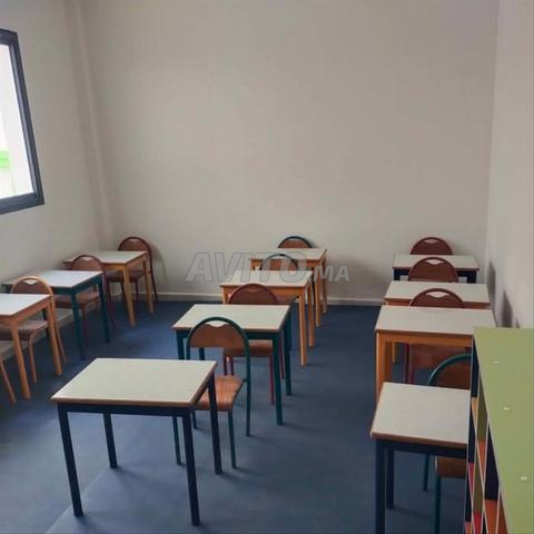 طاولات وكراسي مدرسية