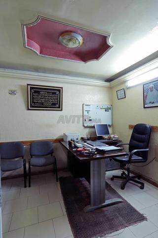 Bureau commercial titré à vendre
