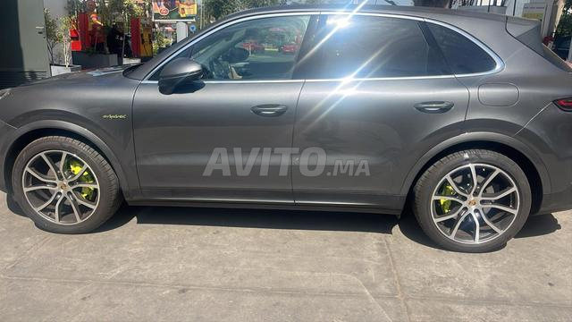 Porsche Cayenne très bien optionnée modèle 2021
