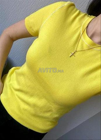 بلوزة زارا صفراء من نسيج شبكي رفيع (مقاس S)